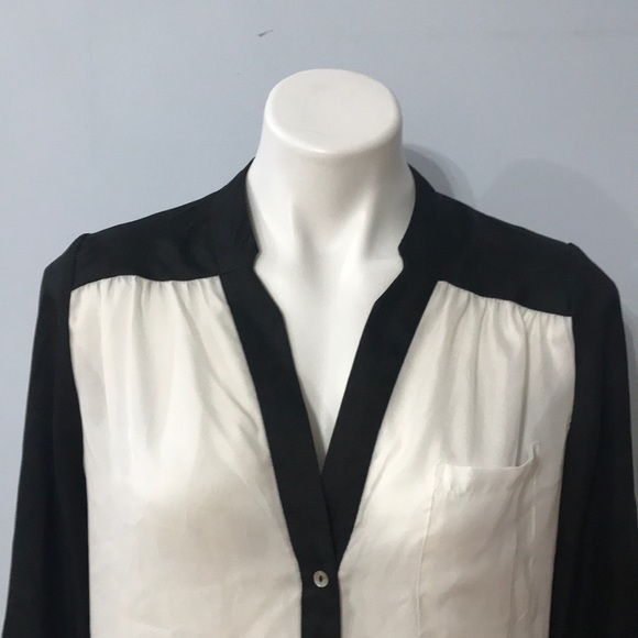 Black and White Long Sleeve Blouse. Size Medium. - Picture 4 of 5